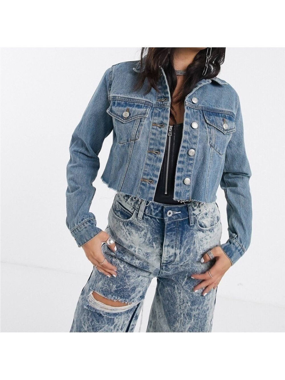 Signature8 Women’s cropped denim Jean jacket with raw hem medium Light wash M/L